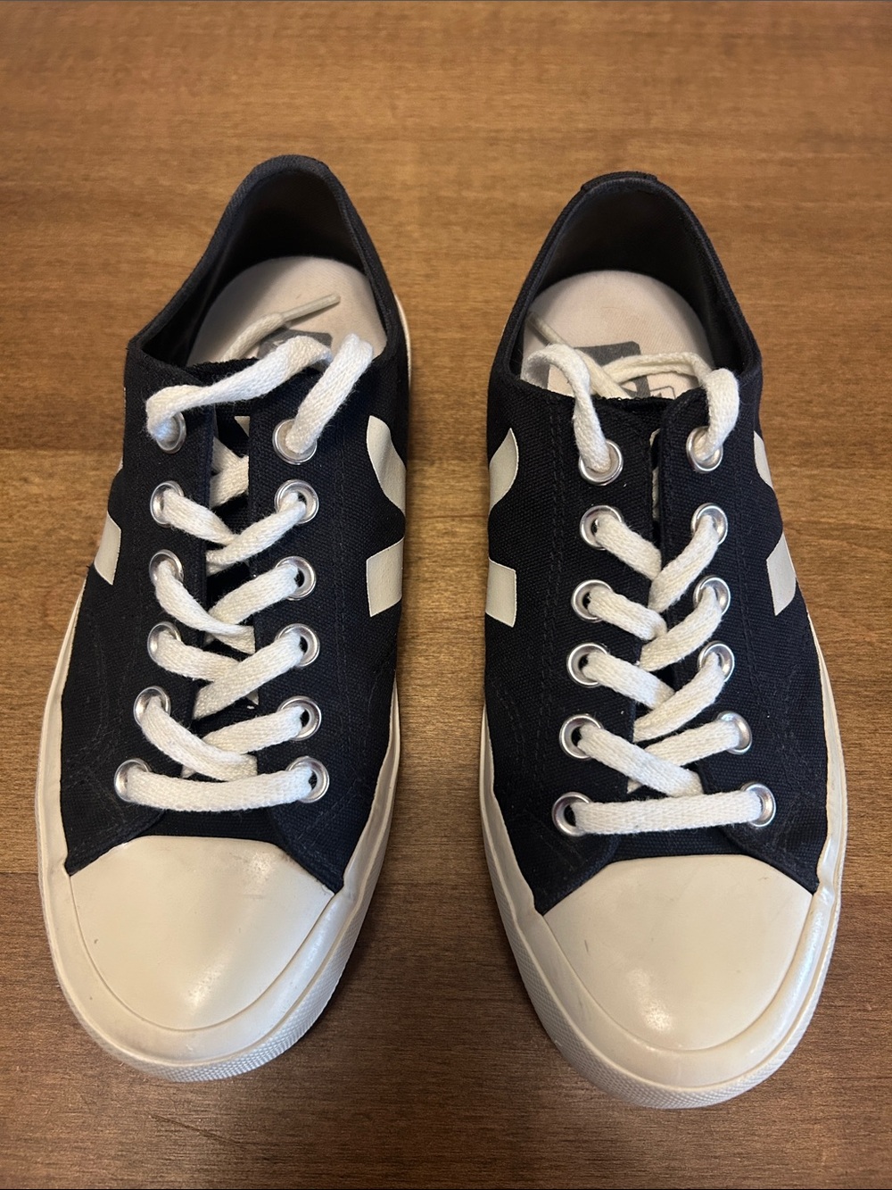Veja Black Canvas Low-Top Sneakers with White Accents Unisex  US6
